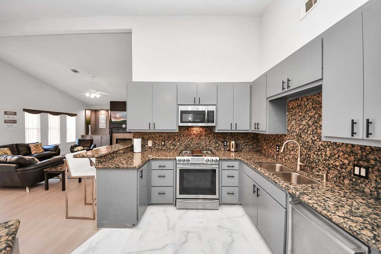 9715 Riddlewood Ln #9715 - Photo 6 of 43