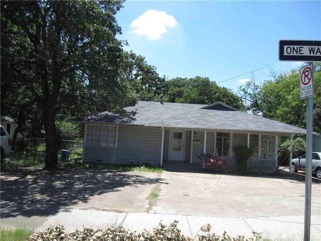 2621 N Locust St #2621 - Photo 2 of 27