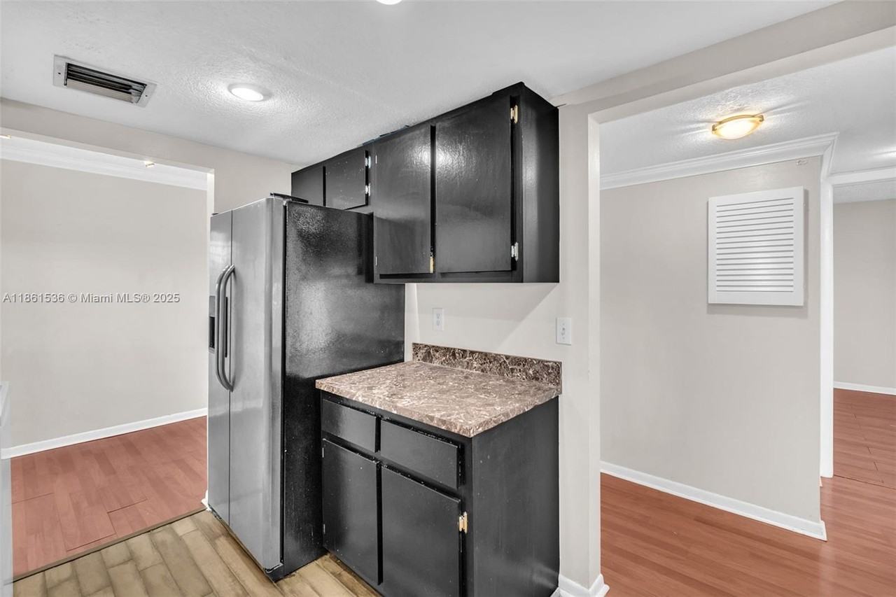 6575 W Oakland Park Blvd #6575-218 - Photo 4 of 29