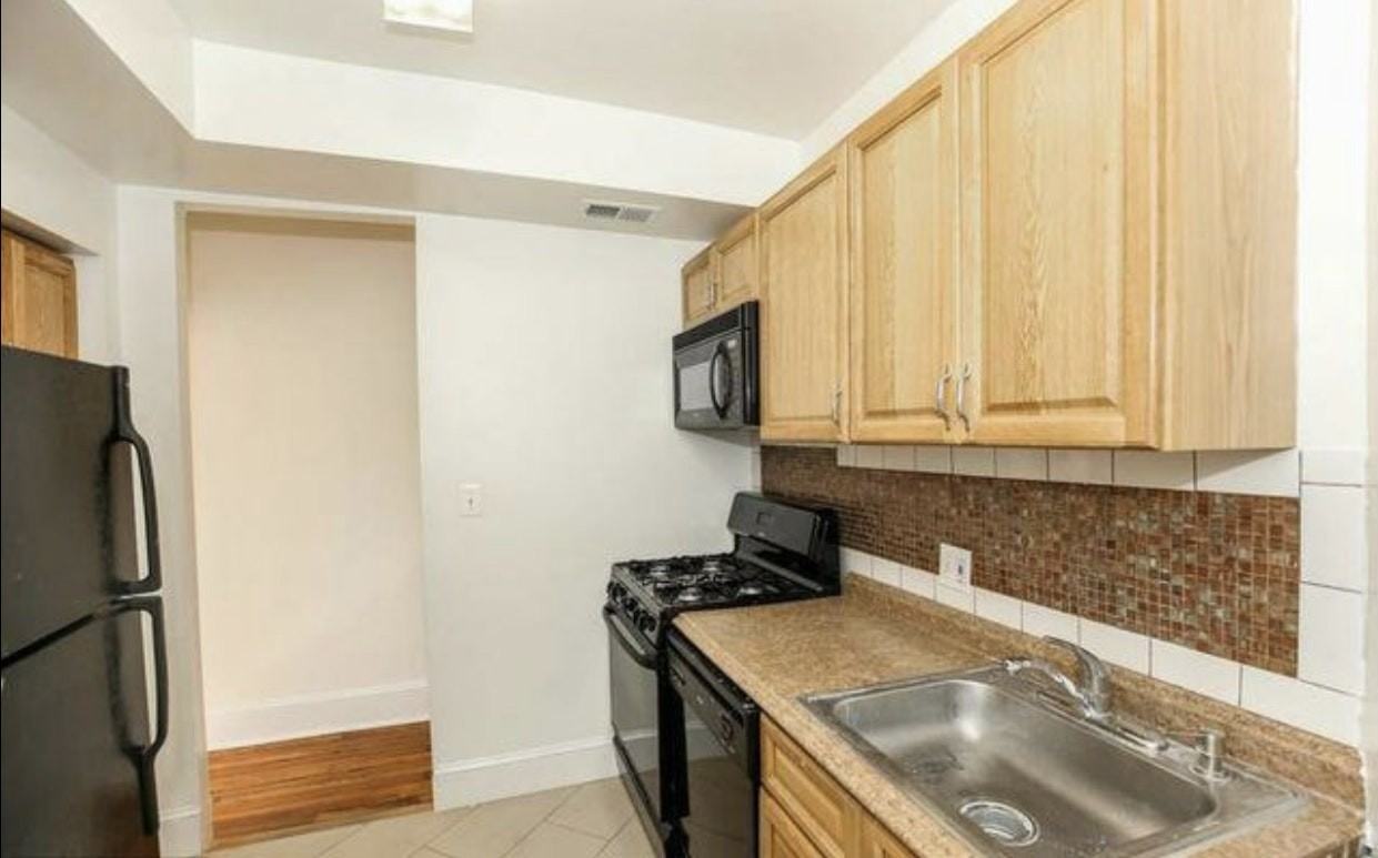 1423 E Street NE, Unit 2nd Fl Front Bedroom - Photo 5 of 8