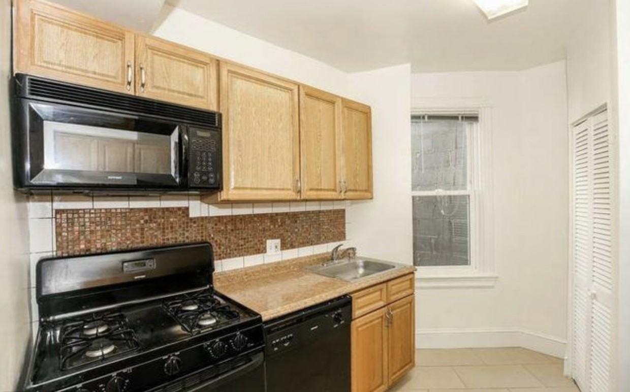 1423 E Street NE, Unit 2nd Fl Front Bedroom - Photo 6 of 8