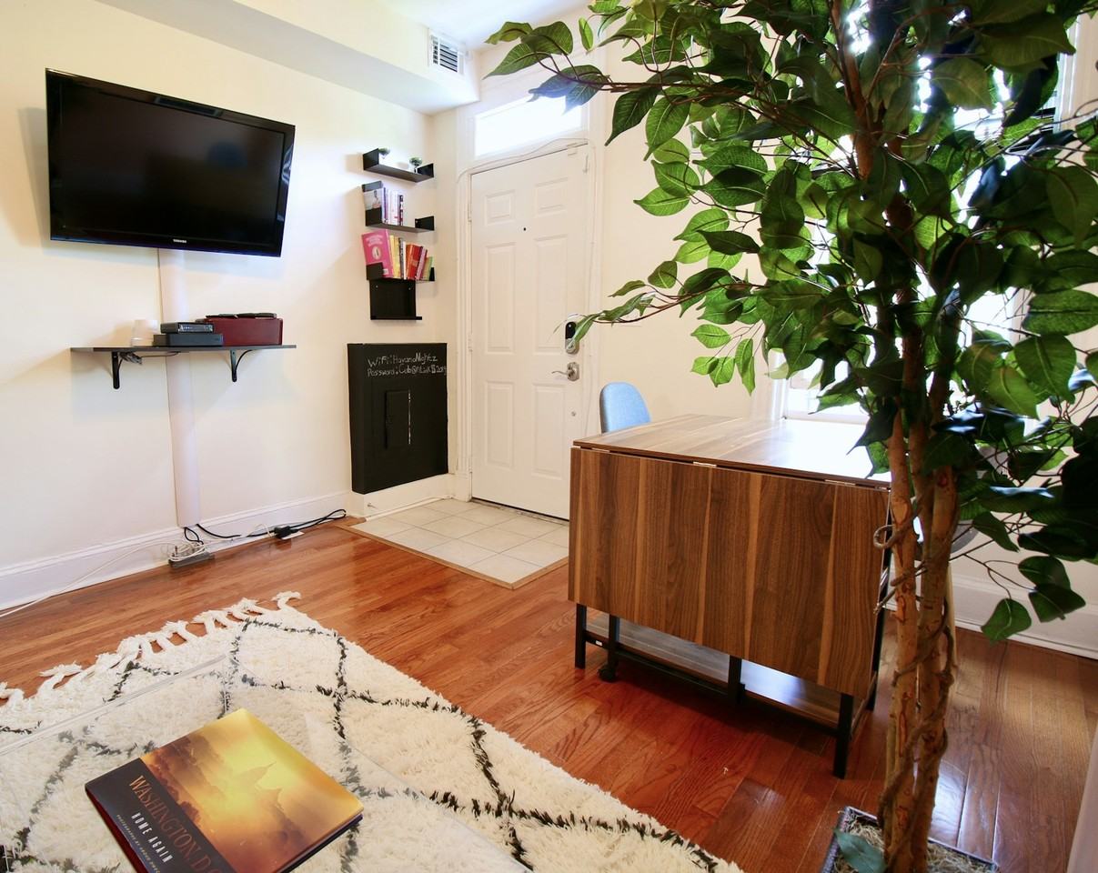 1423 E Street NE, Unit First Floor - Photo 6 of 21