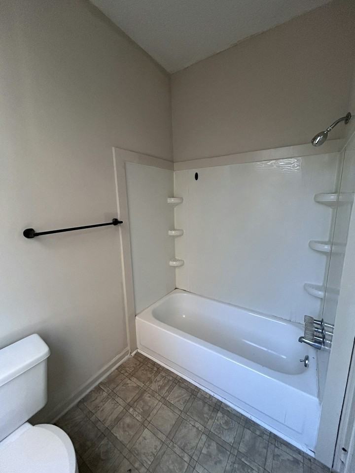 516 4th Street, Unit 516 - Photo 4 of 8