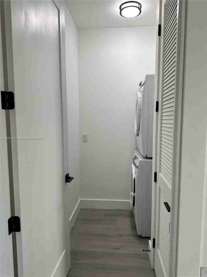 4625 Southwest 32nd Avenue #1C - Photo 3 of 19