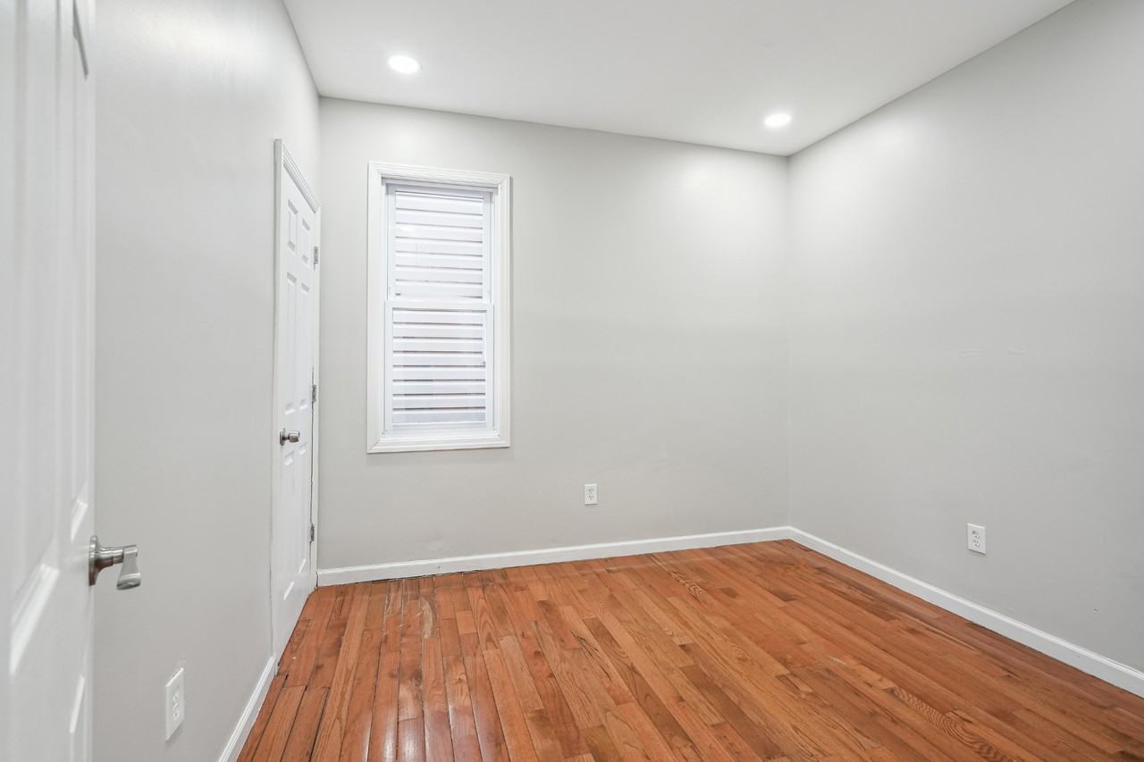 96 S 12th St #2 - Photo 4 of 11