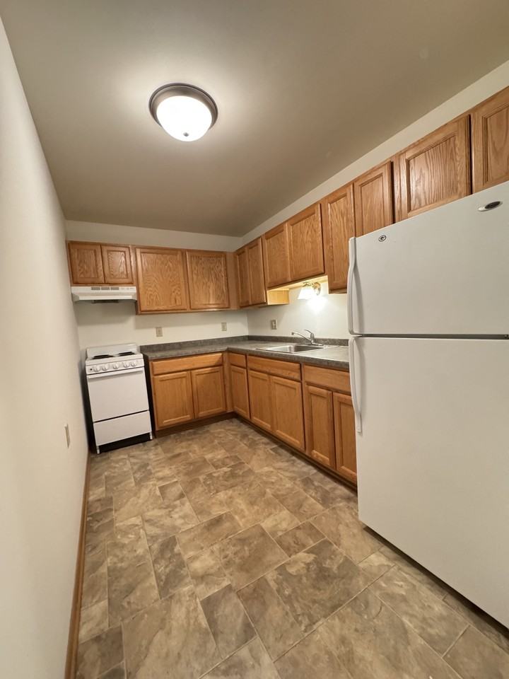 121 Colonial Drive - Photo 2 of 9