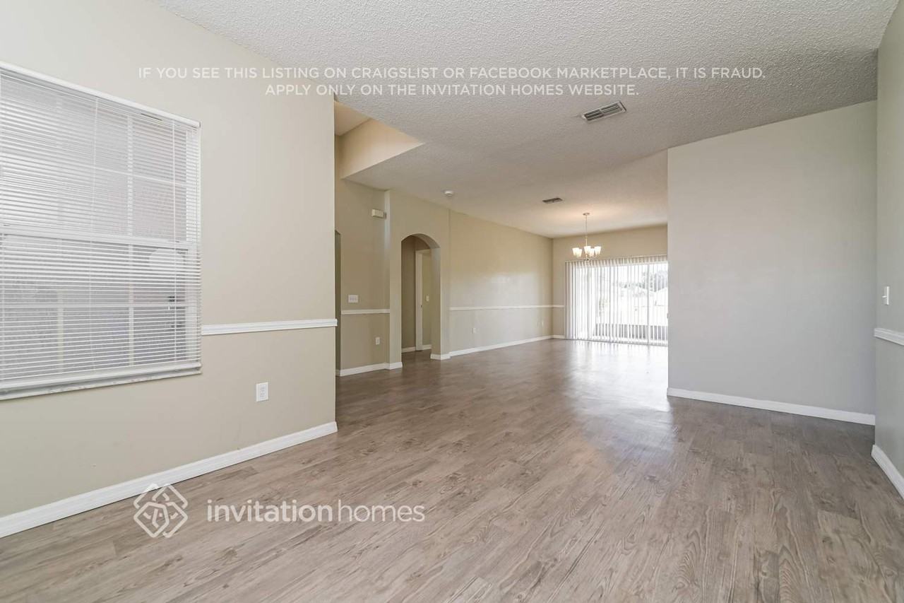 467 Tamarind Parke Ln - Photo 4 of 17