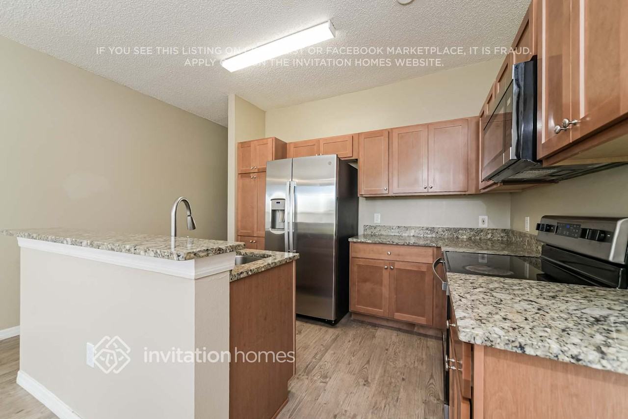 467 Tamarind Parke Ln - Photo 6 of 17