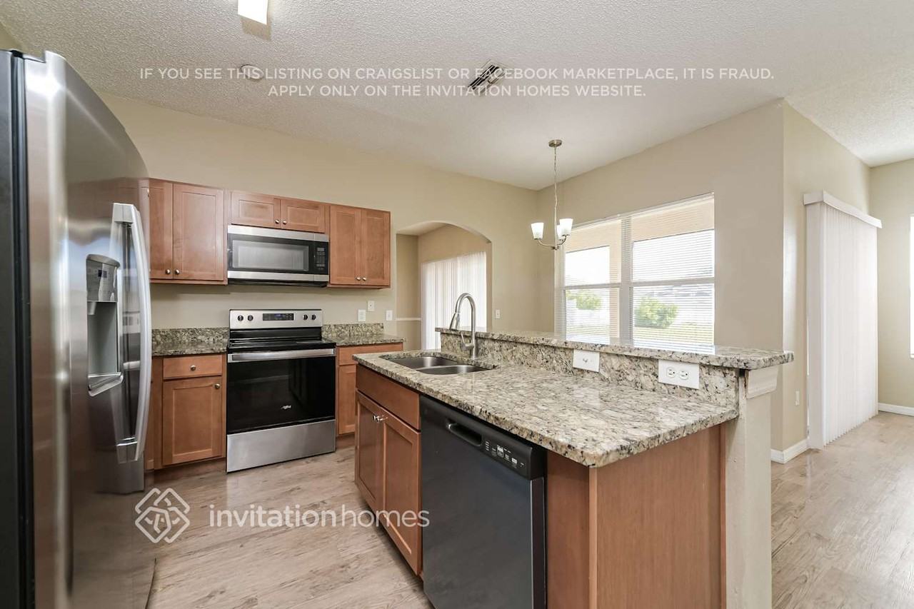 467 Tamarind Parke Ln - Photo 7 of 17