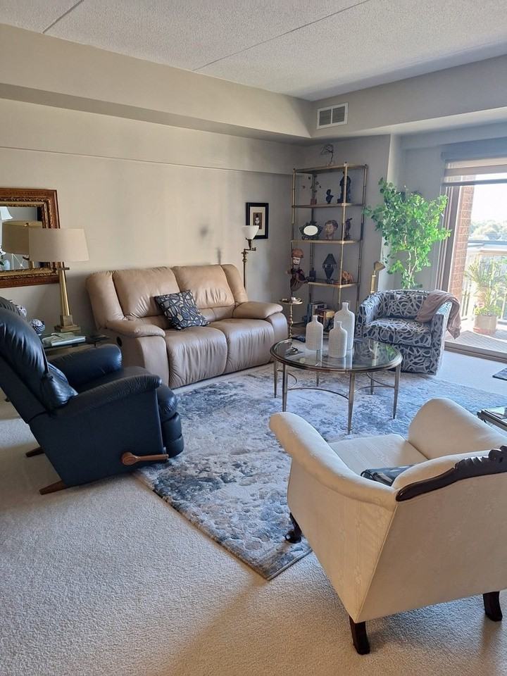 5064 Wyandotte St E - Photo 3 of 14