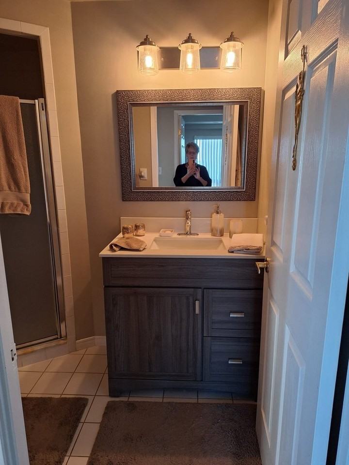 5064 Wyandotte St E - Photo 5 of 14