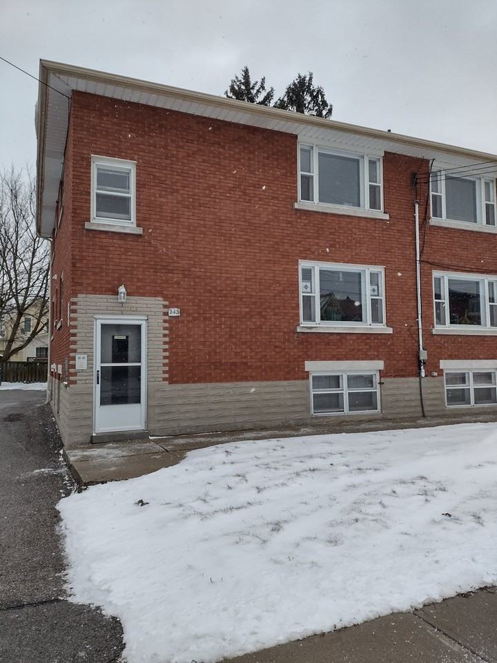 243 Guelph St - Photo 2 of 6