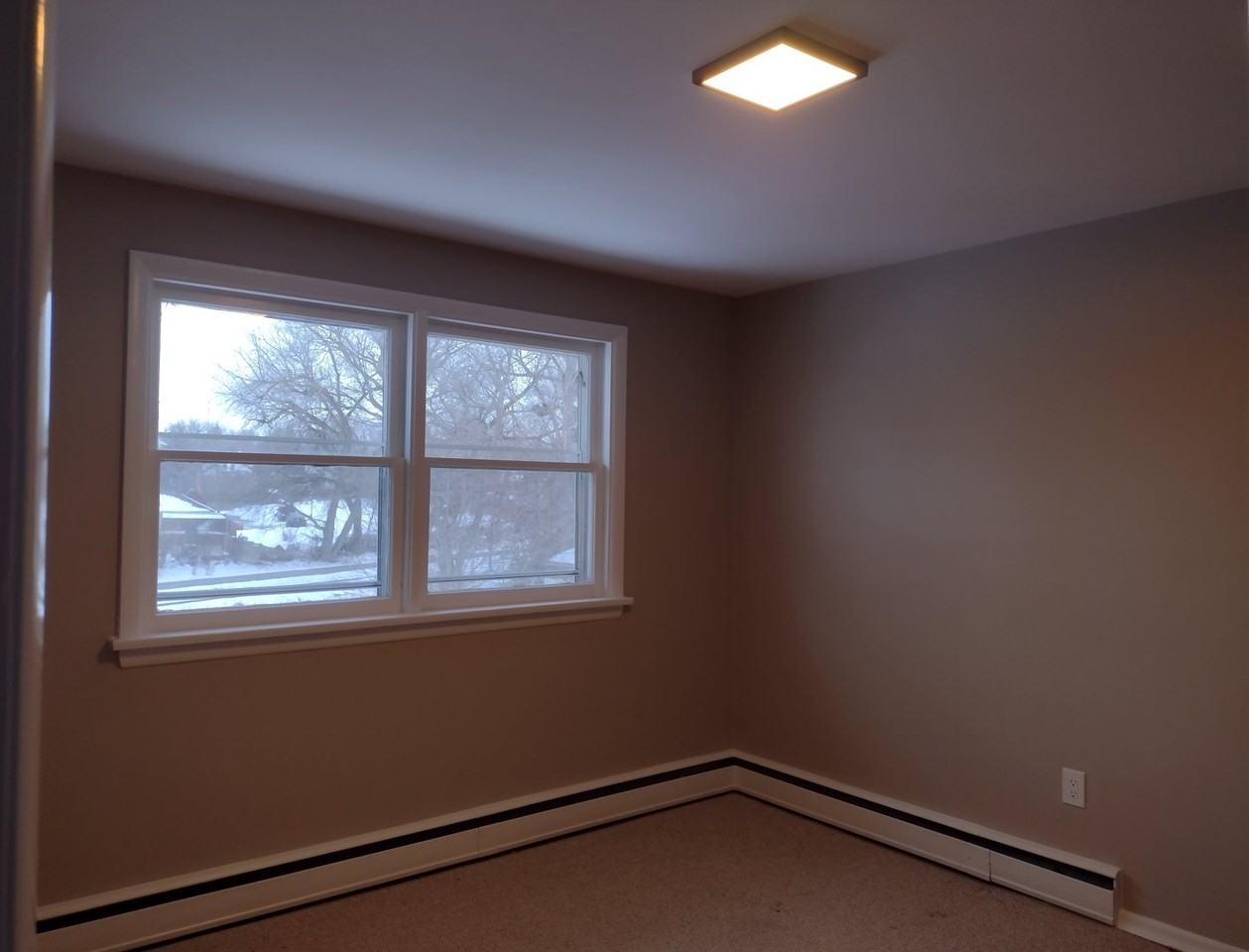 243 Guelph St - Photo 3 of 6