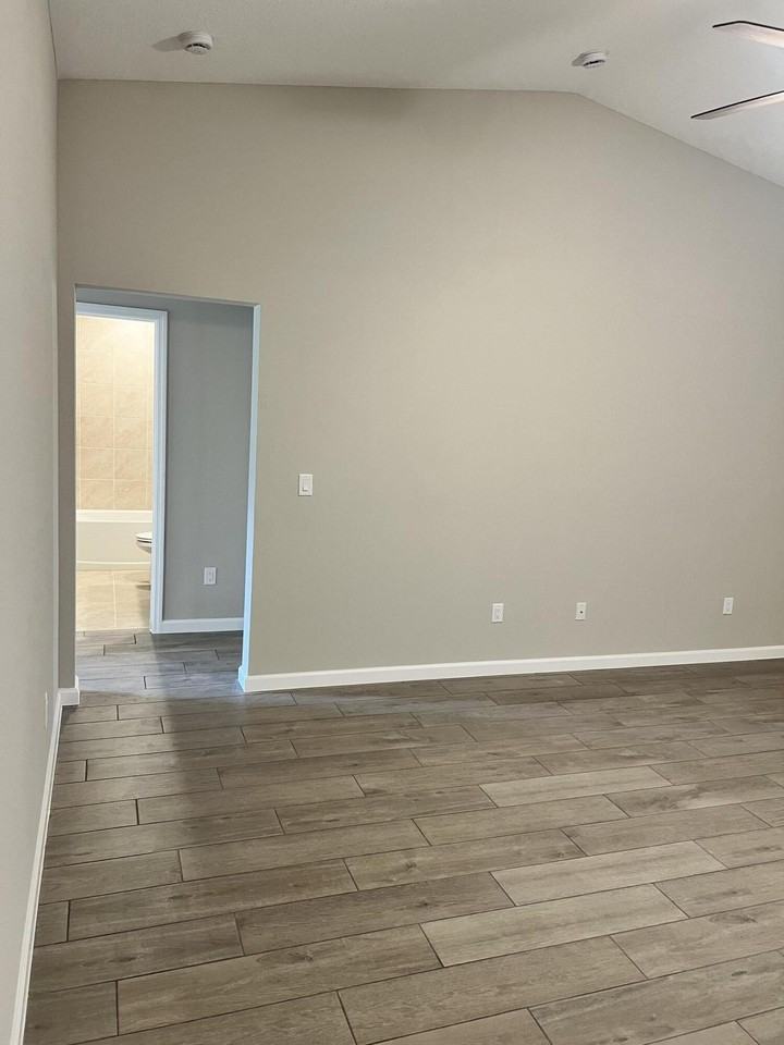 5951 Nw Baynard Dr - Photo 5 of 42