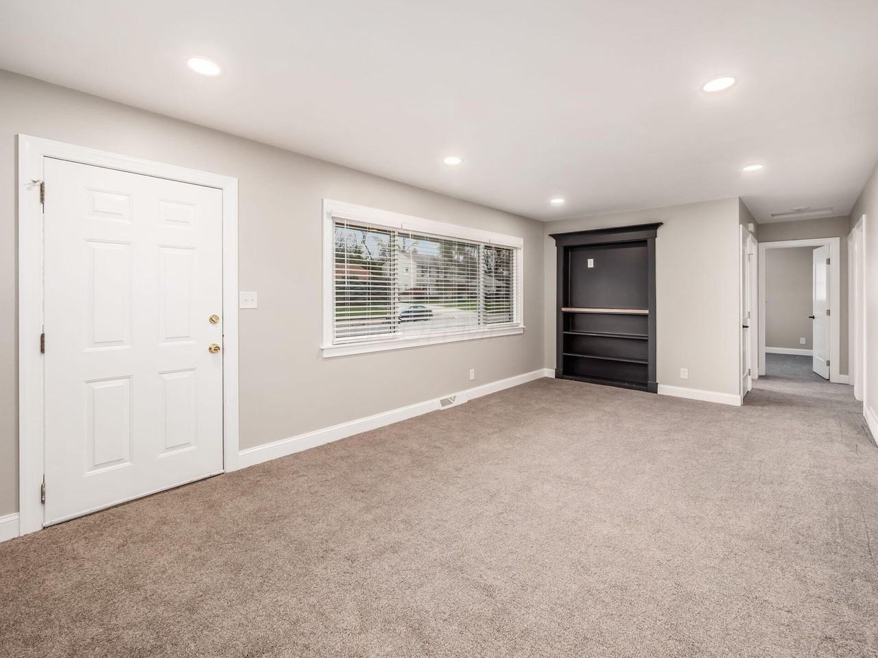 2475 Swansea Rd - Photo 4 of 33