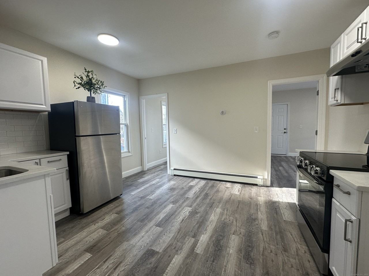 85 Twiss St - Photo 3 of 23