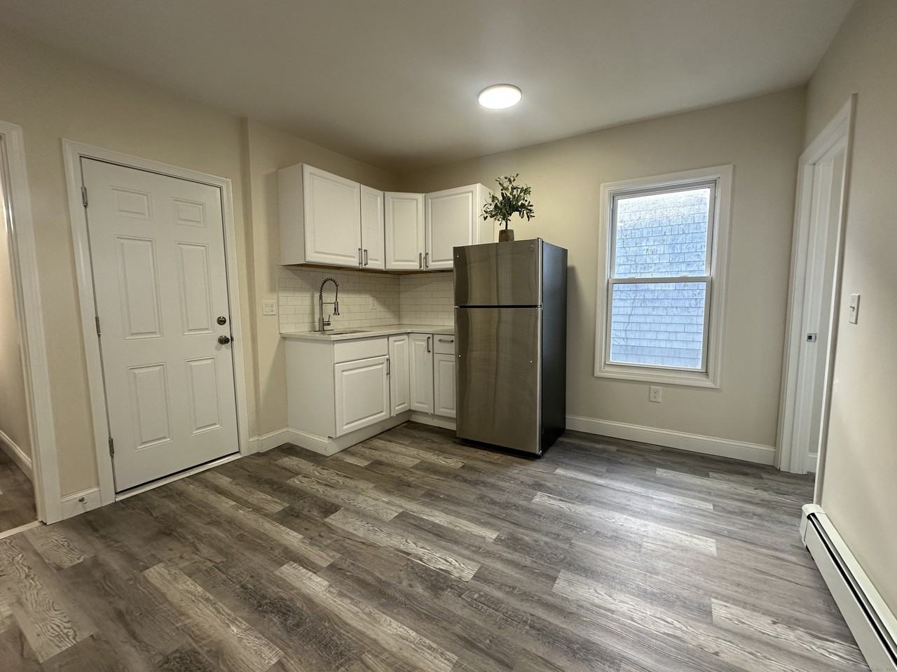 85 Twiss St - Photo 4 of 23