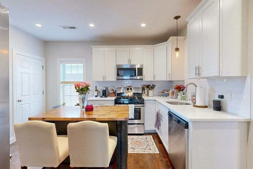 38 38 Pearl 3 - Photo 4 of 14