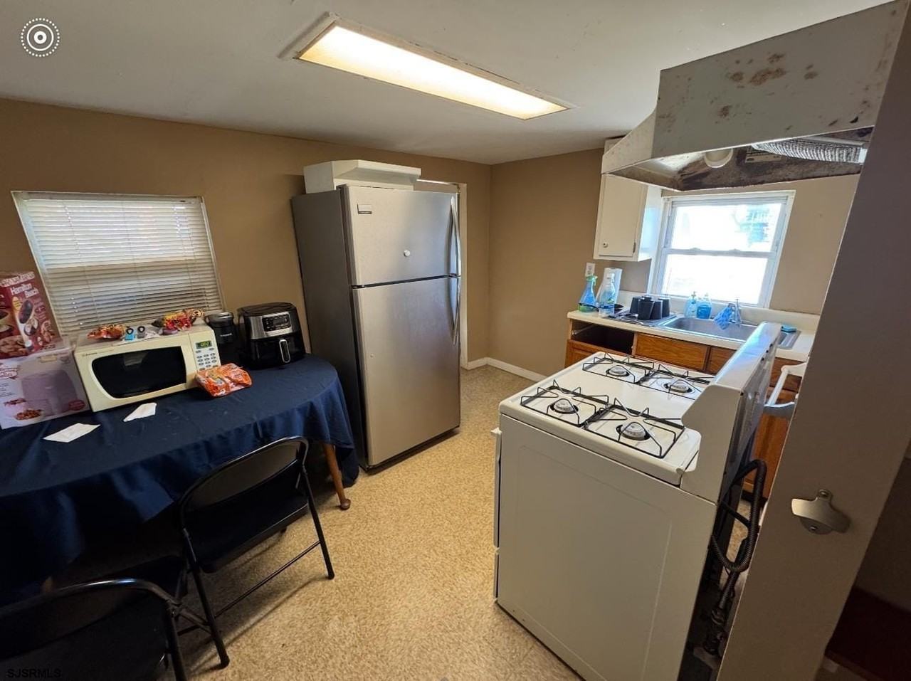 205 S Vermont Ave #1 - Photo 5 of 10