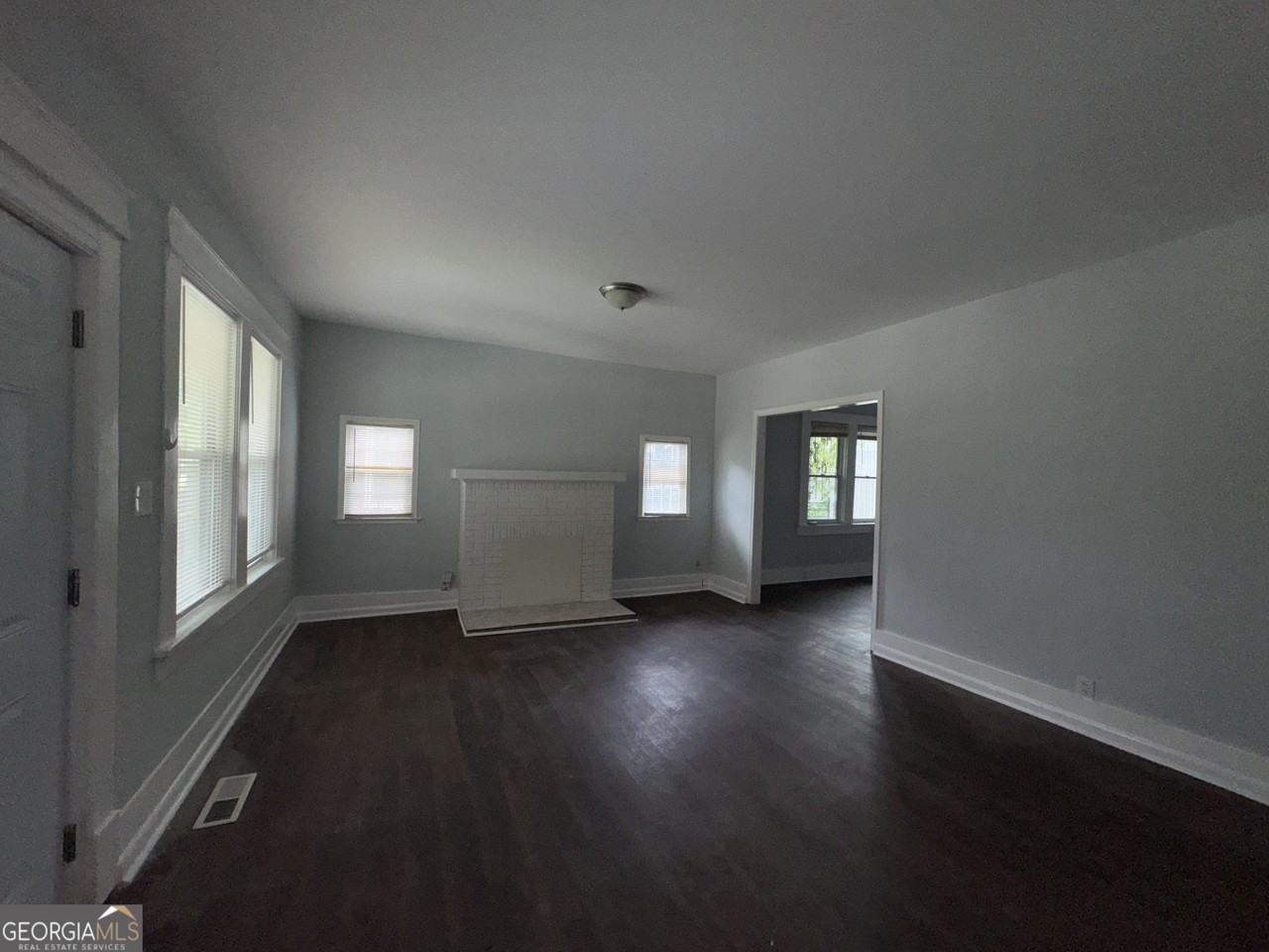 1462 Lucile Ave Sw - Photo 4 of 22