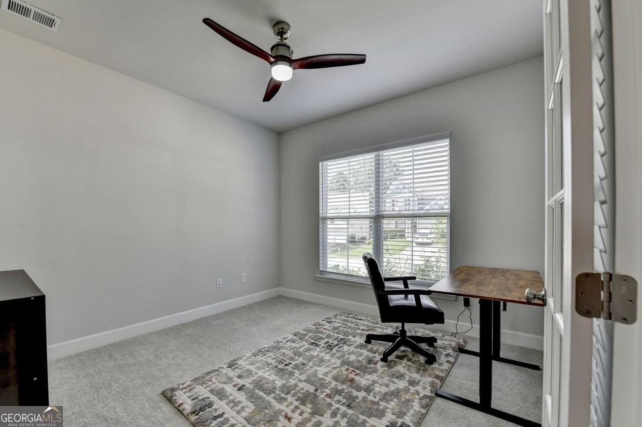 5980 Bennett Parkway - Photo 4 of 32