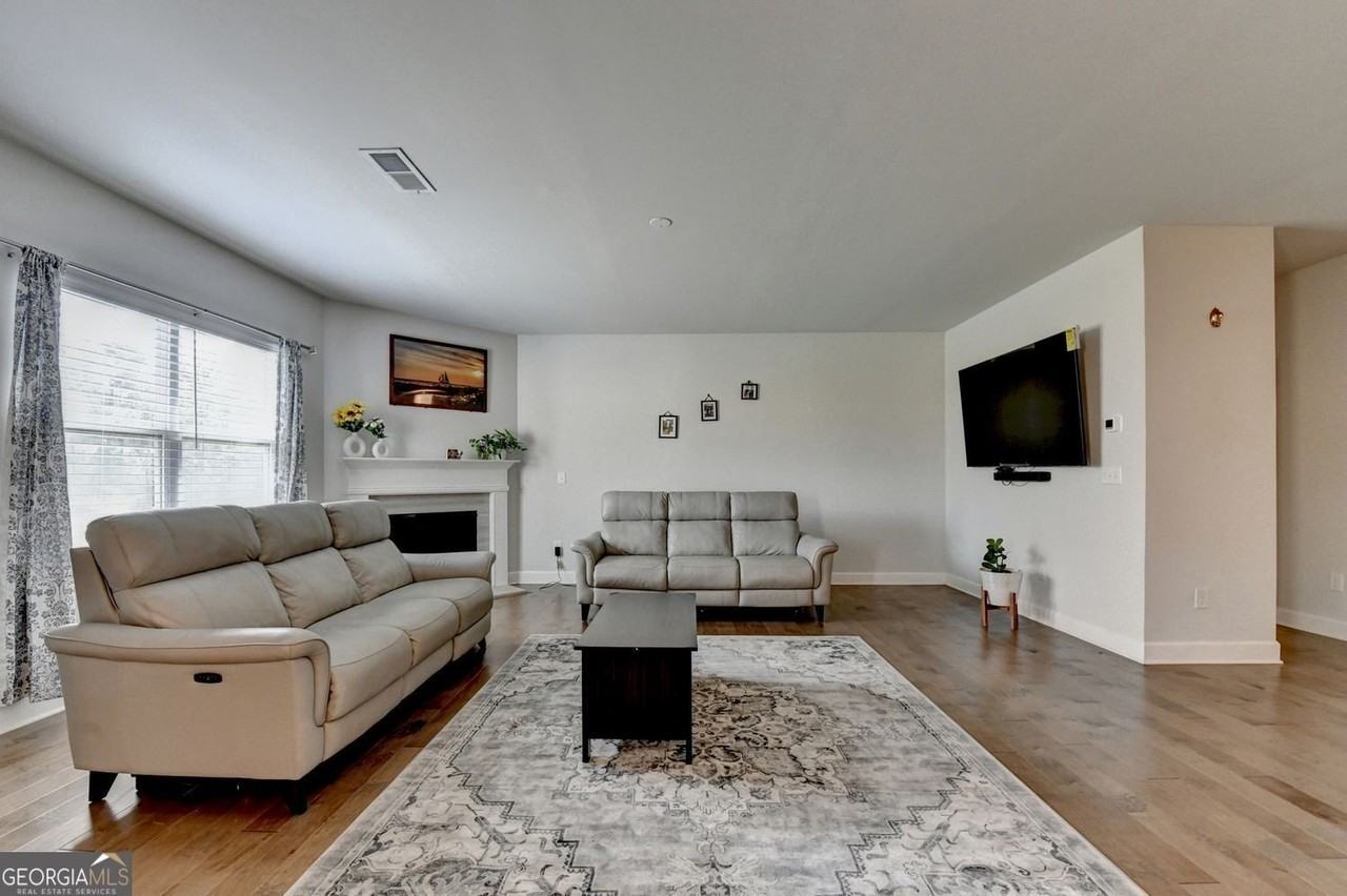 5980 Bennett Parkway - Photo 6 of 32