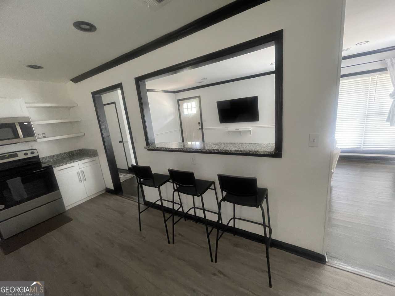 2597 Glenvalley Drive - Photo 4 of 33