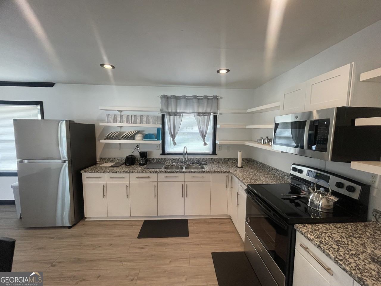 2597 Glenvalley Drive - Photo 5 of 33