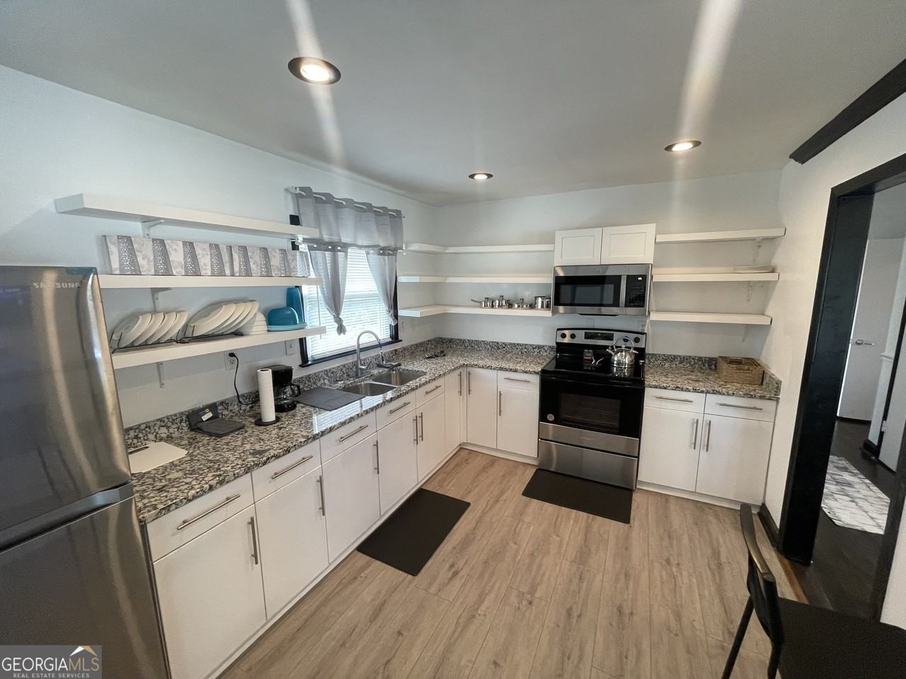 2597 Glenvalley Drive - Photo 6 of 33