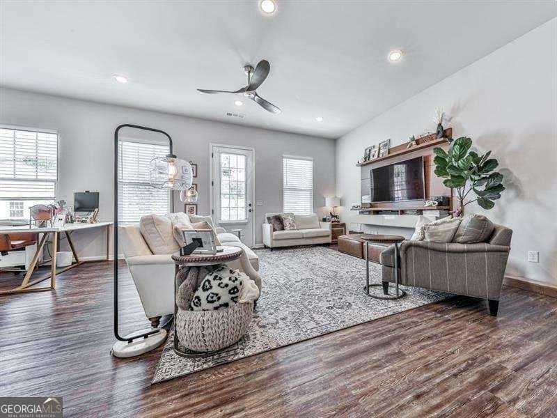 499 Bishop Ln - Photo 6 of 50