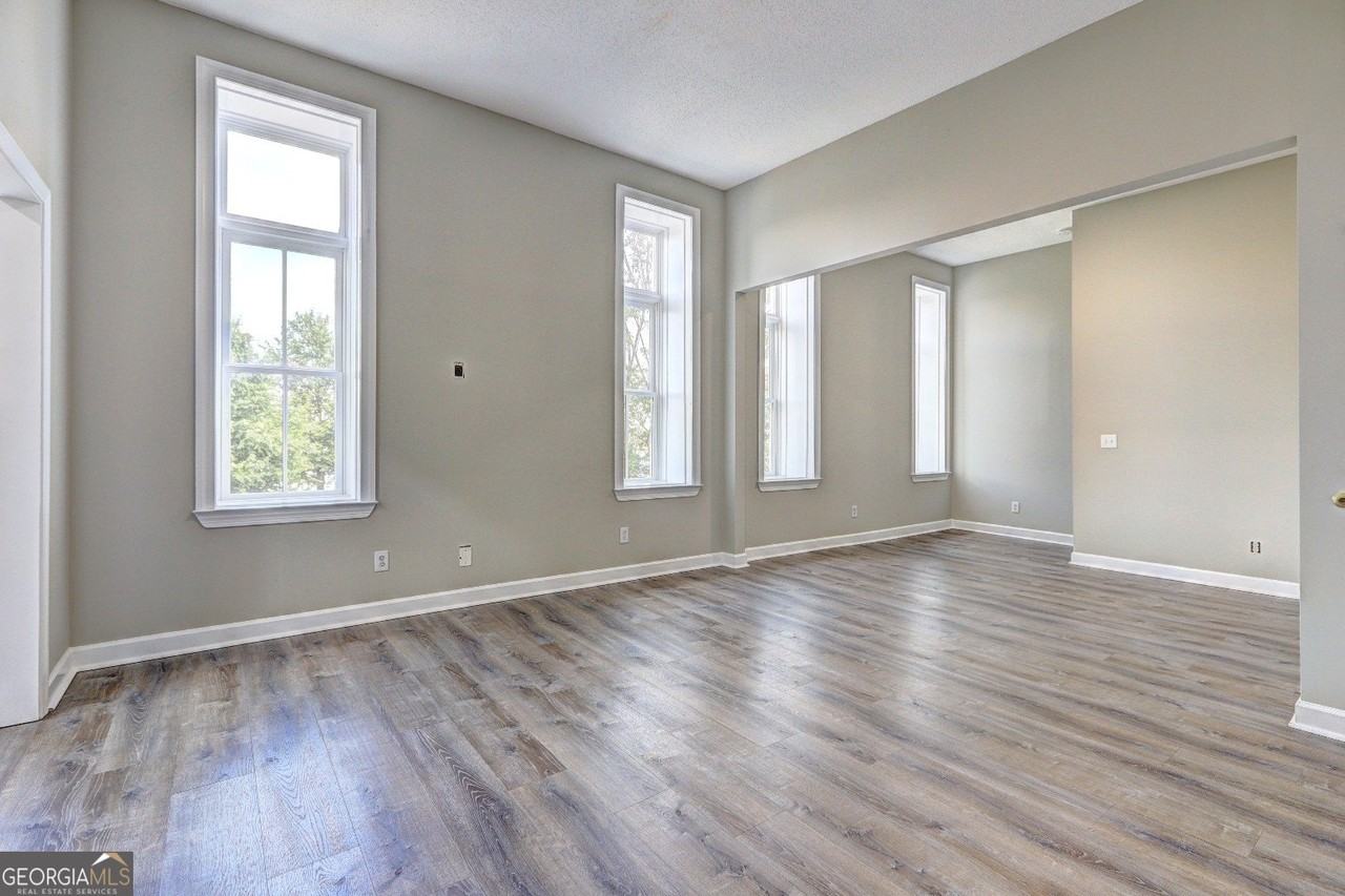 123 N Broad St - Photo 2 of 37