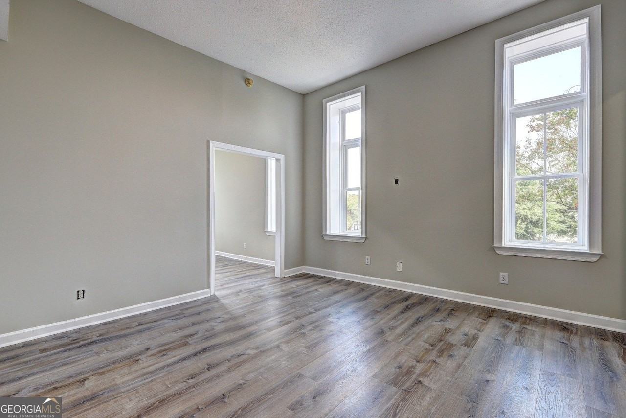 123 N Broad St - Photo 6 of 37