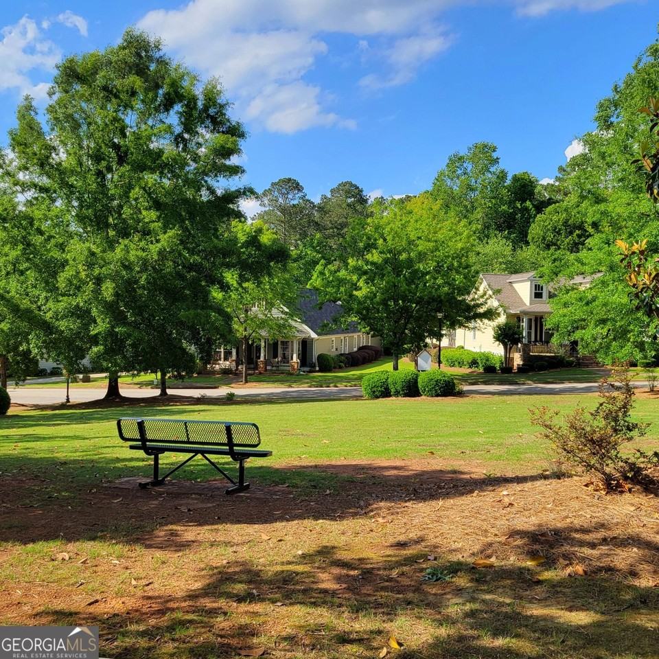 1111 Surrey Lane - Photo 7 of 29