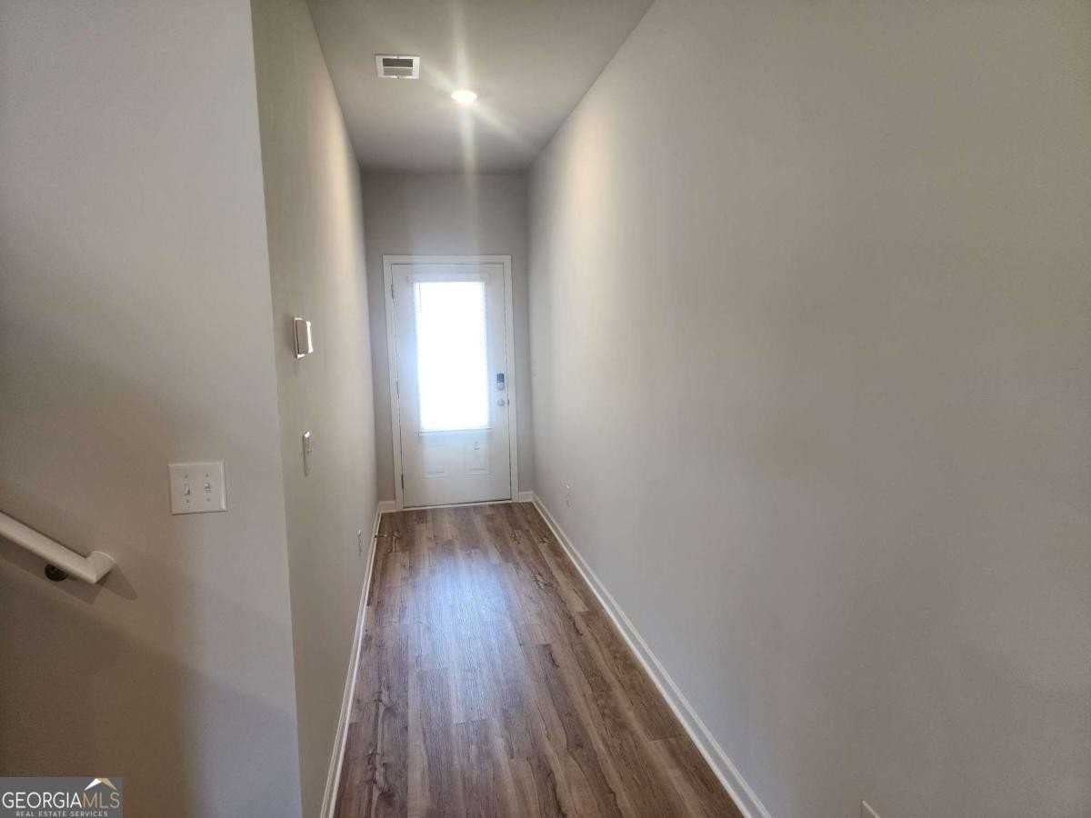 832 Cygnet Ln - Photo 4 of 32