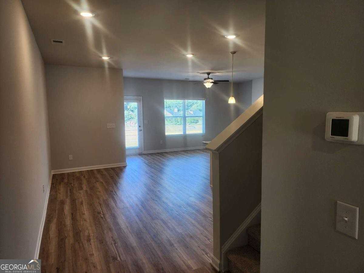 832 Cygnet Ln - Photo 6 of 32