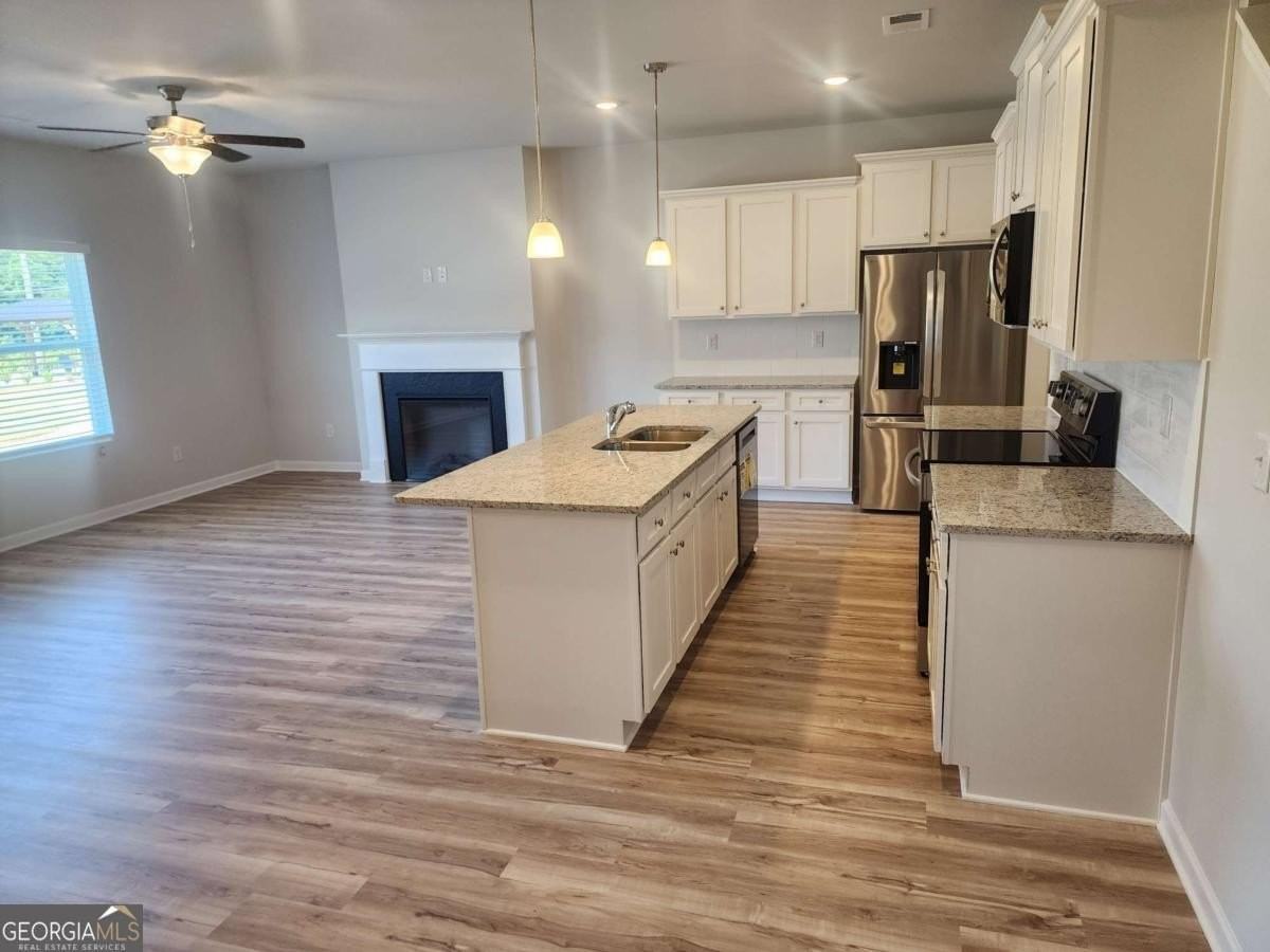 832 Cygnet Ln - Photo 7 of 32