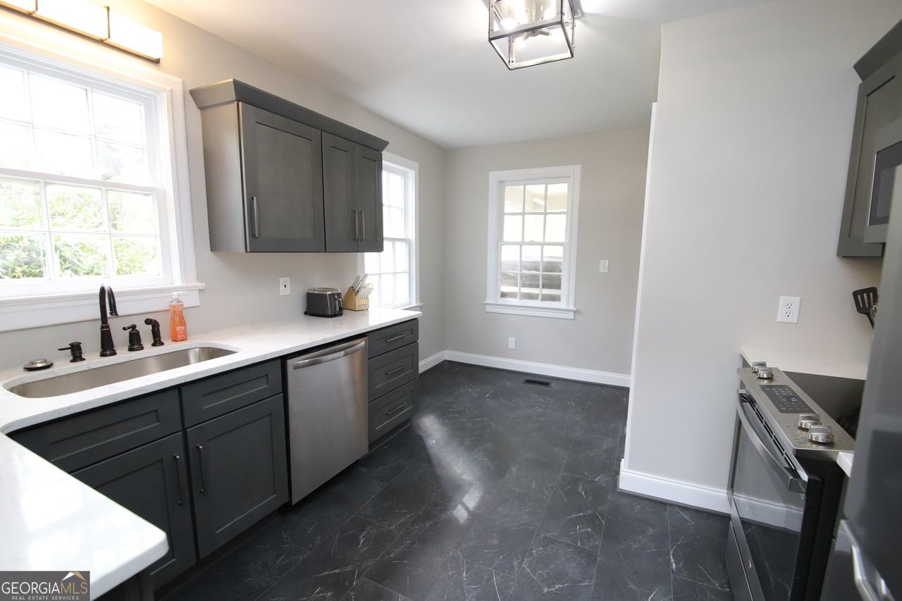 114 Saynor Circle - Photo 6 of 12