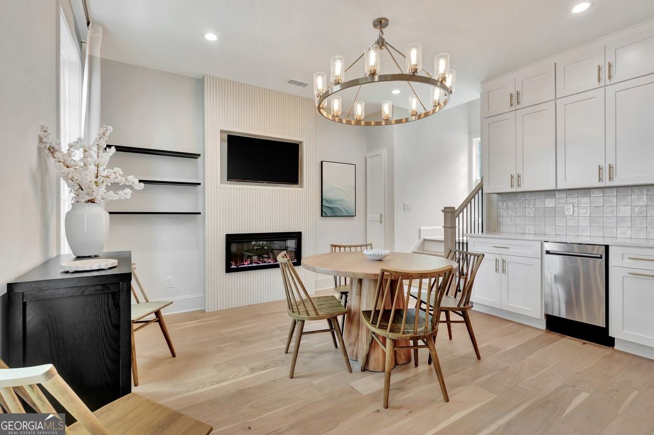 11 Bourbon St - Photo 3 of 23