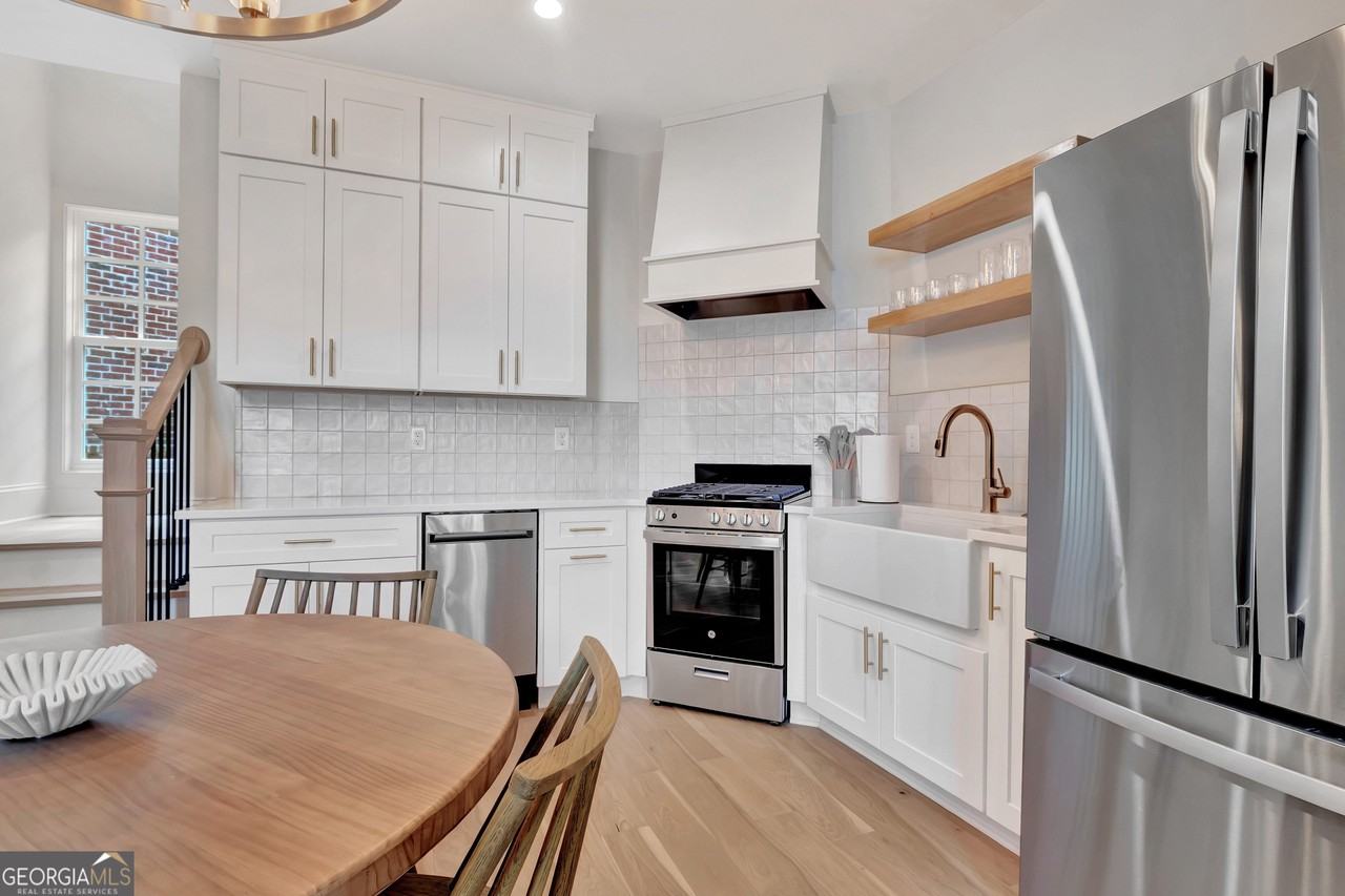 11 Bourbon St - Photo 5 of 23