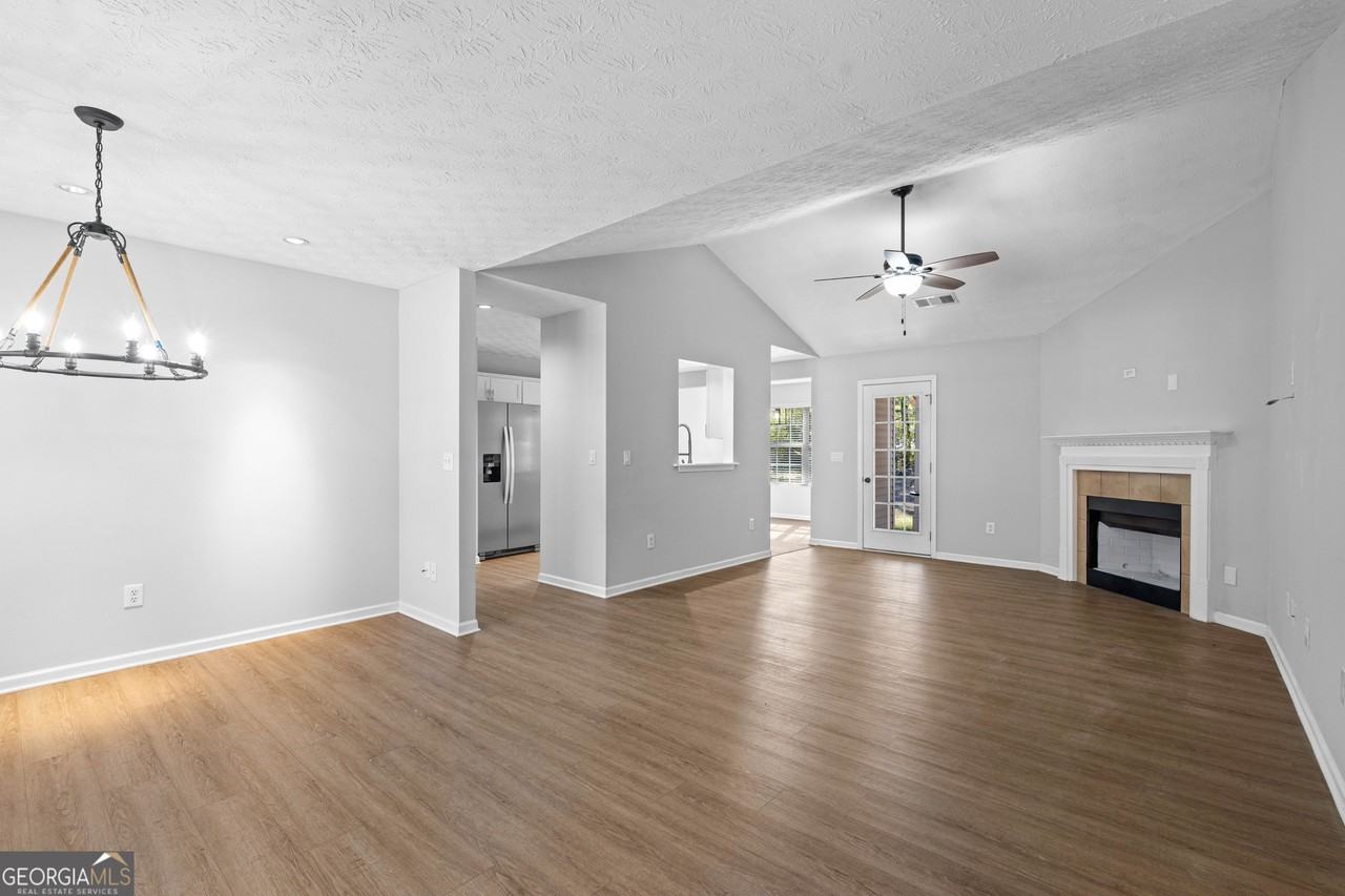 47 Matthews St - Photo 3 of 27