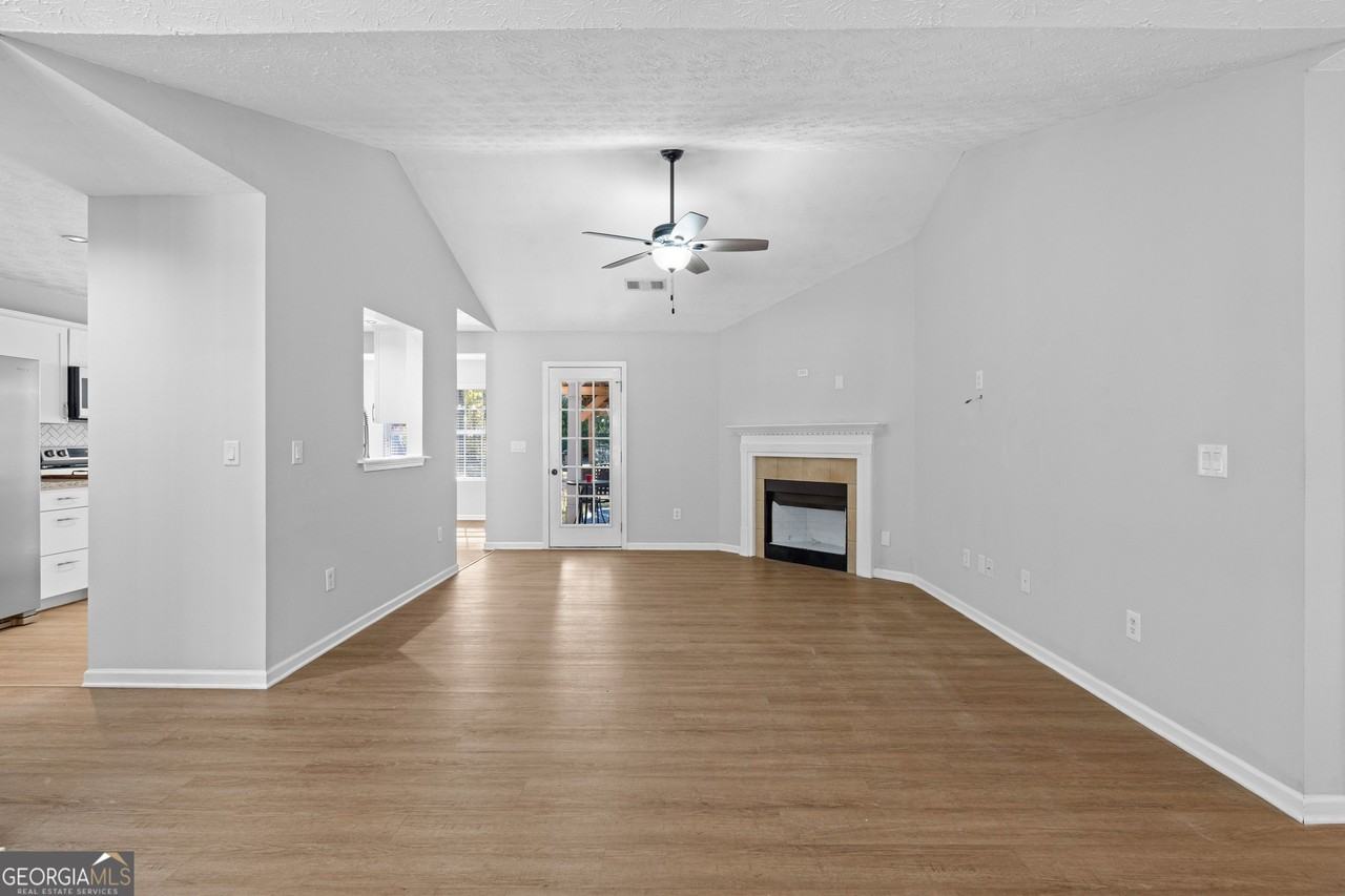 47 Matthews St - Photo 5 of 27