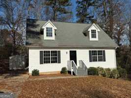 featured image of 4825 Red Oak Dr