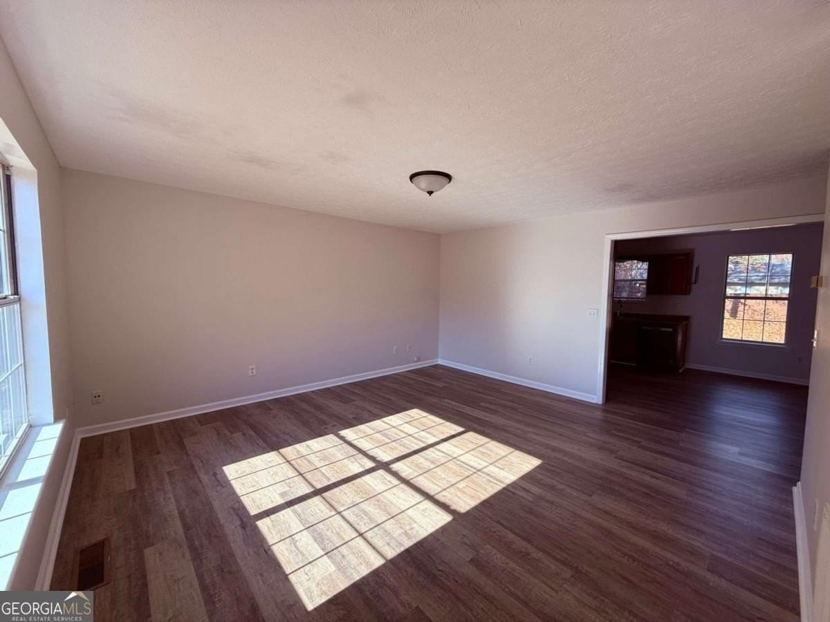 4825 Red Oak Dr - Photo 2 of 11