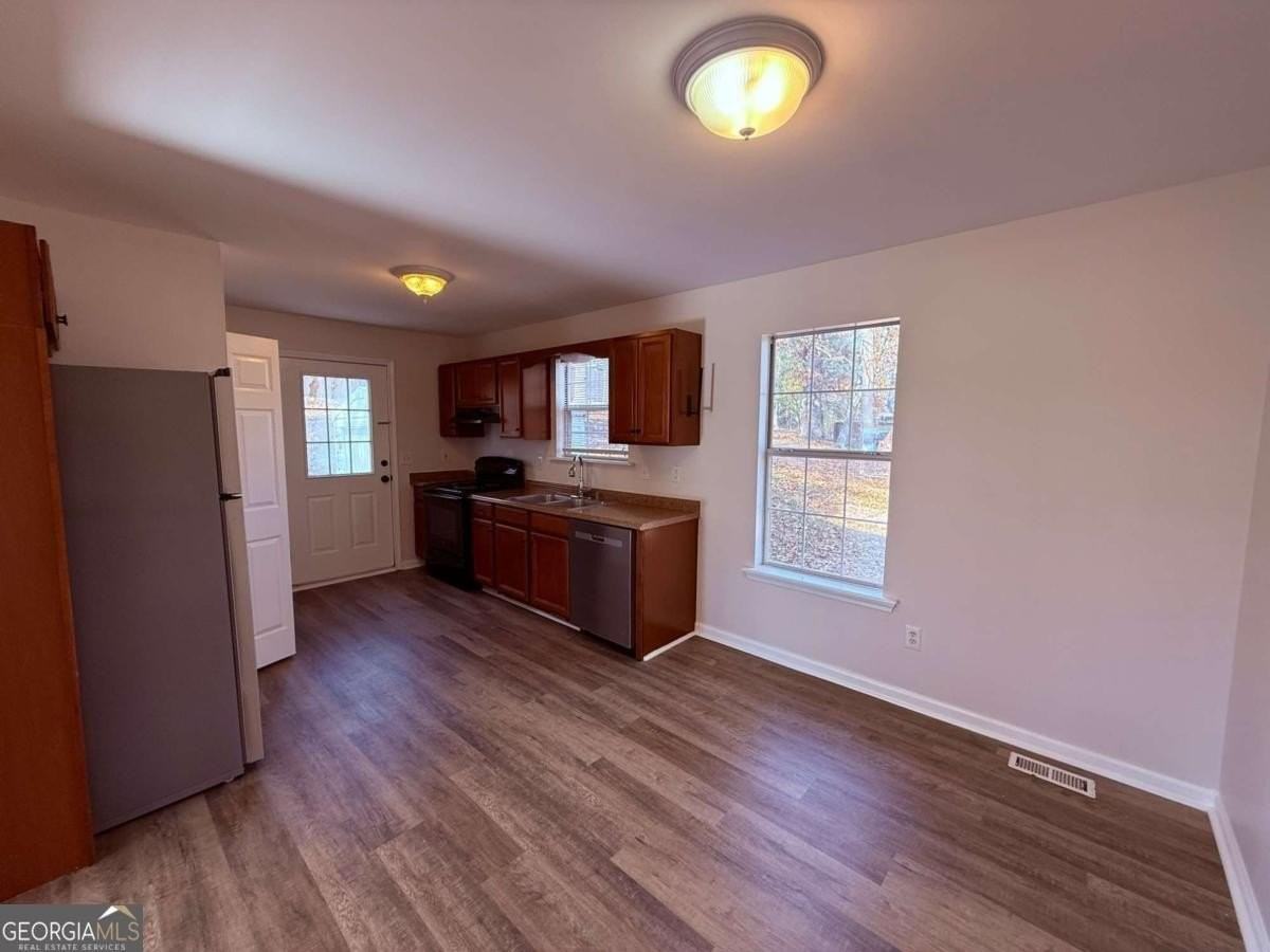 4825 Red Oak Dr - Photo 3 of 11