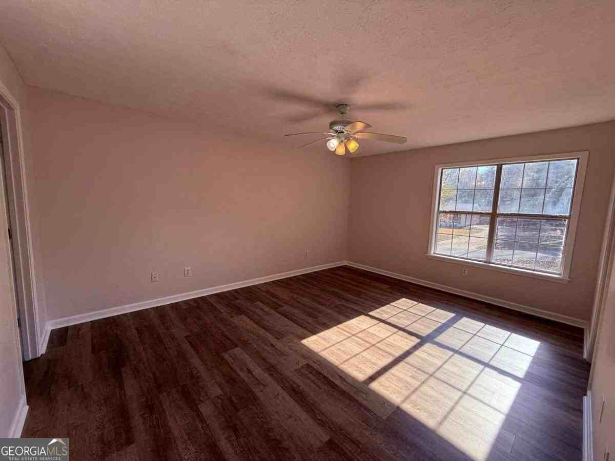 4825 Red Oak Dr - Photo 5 of 11