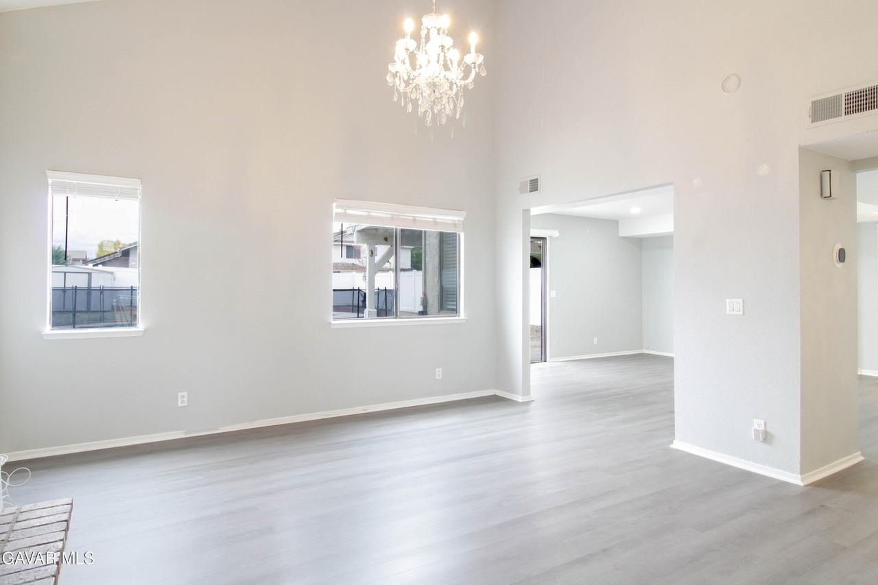 45809 Evelyn Ct - Photo 3 of 24