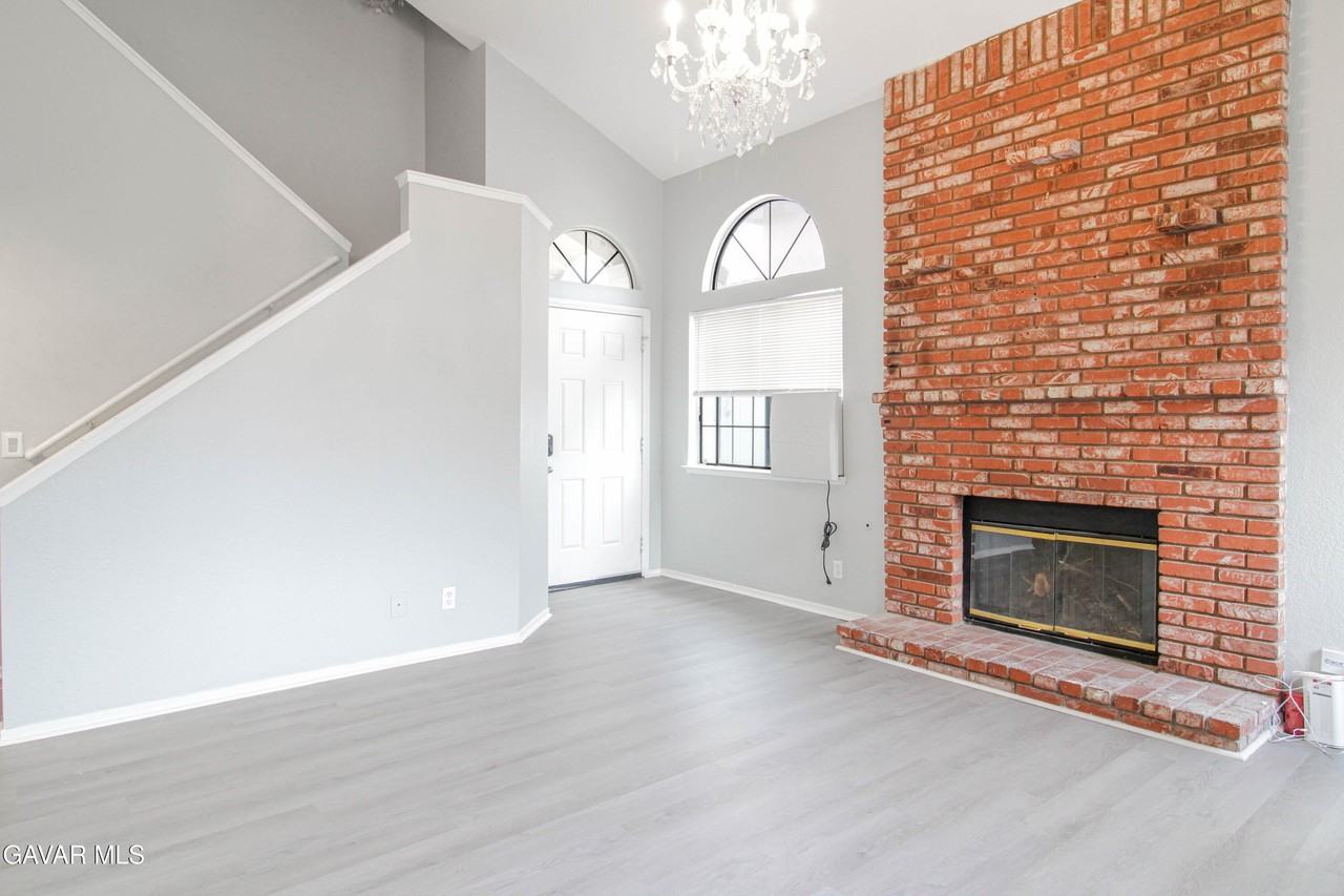 45809 Evelyn Ct - Photo 4 of 24