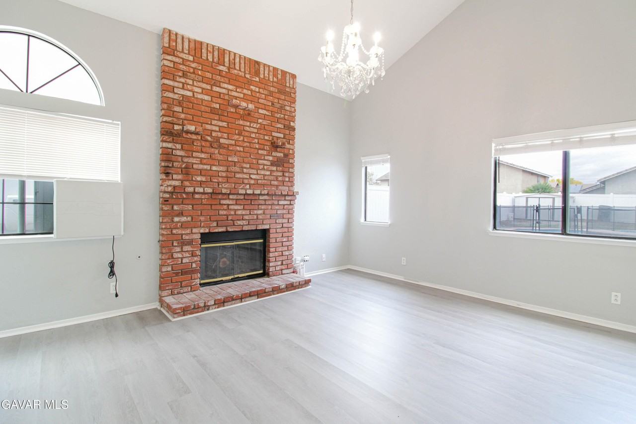 45809 Evelyn Ct - Photo 5 of 24