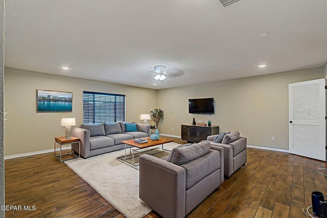 14325 Pacific Point Dr - Photo 5 of 32