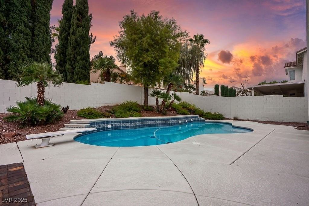 8113 Blue Cascade Avenue - Photo 3 of 36